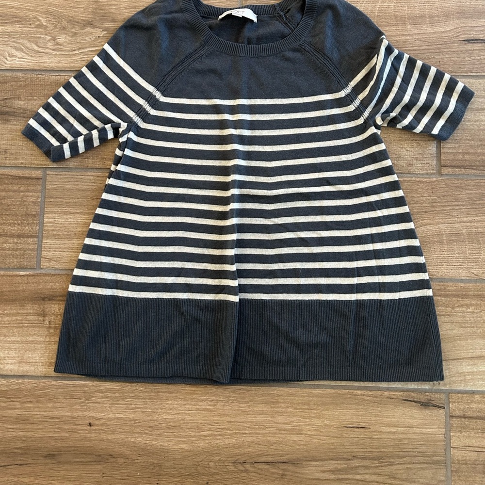XS light weight sweater